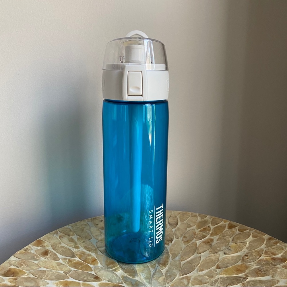 Thermos 24 Ounce Hydration Bottle with Smart Lid